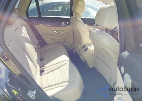 2016 Mercedes-Benz Glc 300 z USA, uszkodzony, nr VIN WDC0G4JB9GF007890